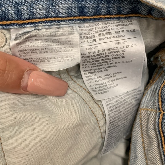 Levi's 501 button fly Blue Jean Shorts with Distressed Hem - Picture 4 of 5